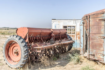 Fototapeta na wymiar Old sowing machine