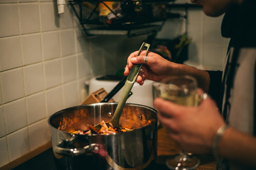 Fototapeta na wymiar The girl cooks mulled wine, hand closeup