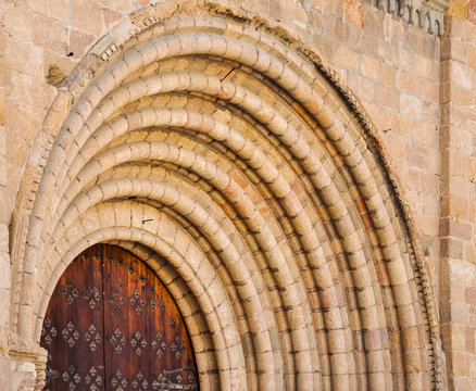 Abocinamiento, románico, Iglesia de San Pedro Apóstol, Ávila, Castilla y León