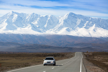 Fototapeta na wymiar View of Chuysky Trakt on a background of the mountain North-Chuya ridge of Altai Republic, Russia.