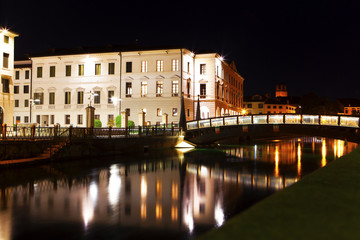 Fototapeta premium night scene with illuminated bridge
