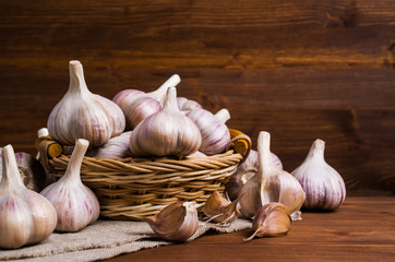 Raw garlic cloves
