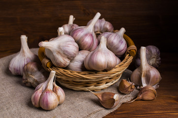 Raw garlic cloves
