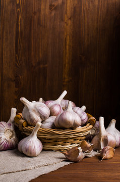 Raw garlic cloves