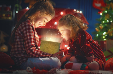 girls with present