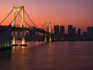 Fototapeta na wymiar 東京 レインボーブリッジと夕焼けの空
