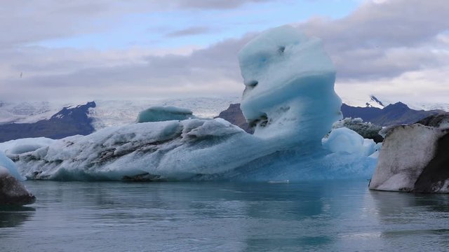 Floating icebergs in the glacial lake Jokulsarlon in Iceland
