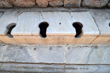 Les latrines des hommes à Éphèse en Anatolie