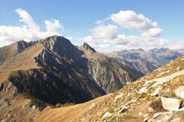 Fototapeta na wymiar Alpenlandschaft am Comer See / Blick vom Monte Berlinghera zu Sasso Bianco und Sasso Canale