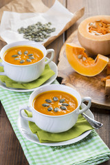Sopa o crema de calabaza comida saludable para una dieta vegetariana