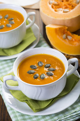 Sopa o crema de calabaza comida saludable para una dieta vegetariana