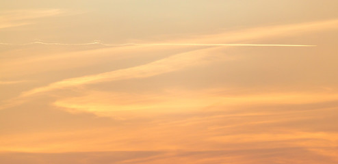Fototapeta premium clouds in the sky at sunset as background