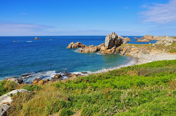 Fototapeta na wymiar Plougrescant Kueste in der Bretagne in Frankreich - Plougrescant coast in Brittany