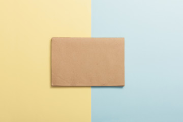 note on the color(yellow, blue) paper background.