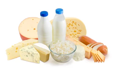 Abwaschbare Fototapete Milchprodukte Milch und Milchprodukte auf weißem Hintergrund