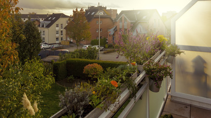 Balkon im Herbstlicht