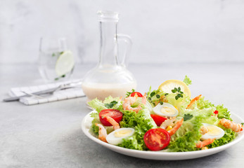 Fresh salad of lettuce and shrimp