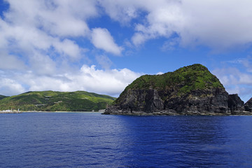 Fototapeta na wymiar 海上から見る渡嘉敷島
