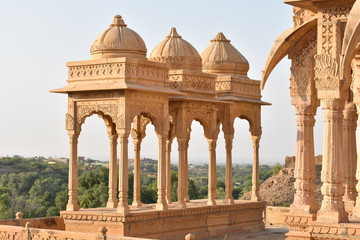 Obraz premium beautiful ancient cenotaphs of rawal kings in bada baagh jaisalmer rajasthan india