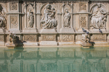 Fonte Gaia in piazza del Campo a Siena, Toscana