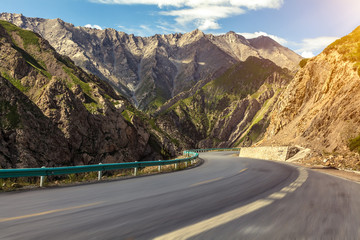 Fototapeta premium The road through the mountains