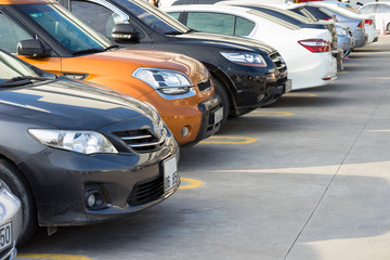 Obraz na płótnie Canvas Cars in the parking lot