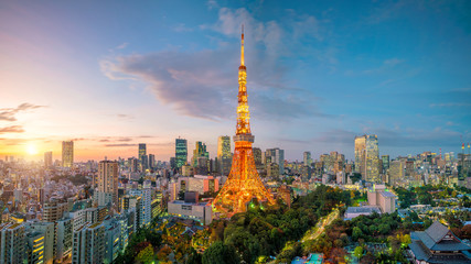 Blick auf die Stadt mit Tokyo Tower, Tokio, Japan