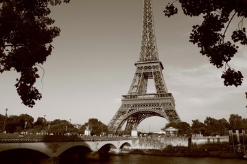 Obraz premium Torre Eiffel en sepiacolor 