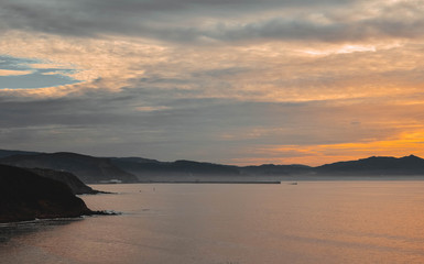 Fototapeta premium Playa de Sopelana al atardecer, Vizcaya, País vasco, España