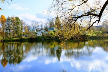 Fototapeta na wymiar Pond in the estate of Leo Tolstoy in Yasnaya Polyana.