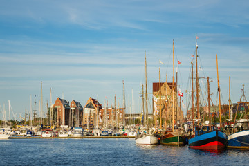 Segelschiffe im Stadthafen auf der Hanse Sail in Rostock