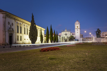 Aveiro city cathedral by night