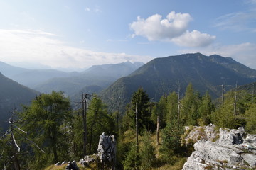 Blick vom Gipfel des Falkenstein auf die Chiemgauer Alpen mit Sonntagshorn, Kienberg und Rauschberg