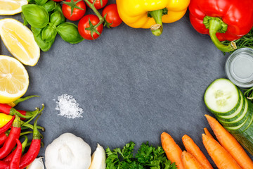 Gemüse Sammlung Tomaten Karotten Paprika kochen Schieferplatte Zutaten Hintergrund von oben