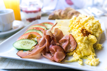 omelet with ham and green coffee