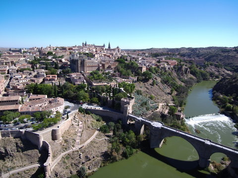 Vista aerea de Toledo, capital de Castilla La Mancha, España