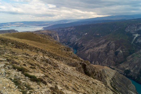 Дагестанский каньон на реке Сулак.