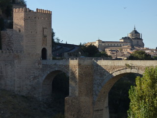 Toledo,ciudad de Espa&ntilde;a, capital de la provincia hom&oacute;nima, de la comunidad aut&oacute;noma de Castilla La Mancha y antigua sede de la Corte de Castilla