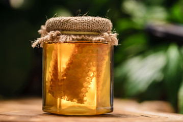 organic honey with honeycomb in glass jar - obrazy, fototapety, plakaty