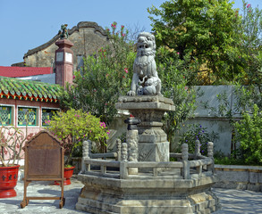 Fototapeta na wymiar Courtyard of the 1690 A.D. Chinese Fujian (Phuc Kien) Assembly Hall in Hoi An, Vietnam