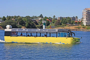 Amphibious Bus © Jenny Thompson