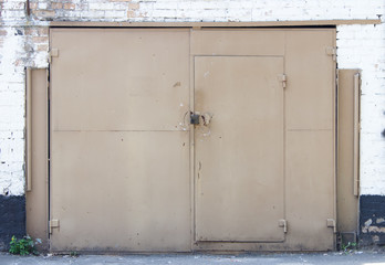 Gate in a warehouse, garage