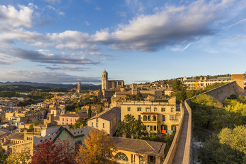 Obraz premium Beautiful evening view of the historical part of Girona
