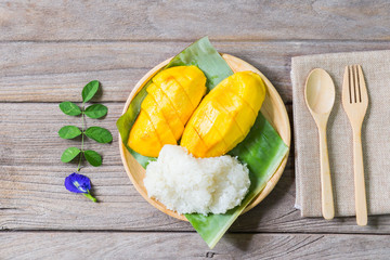 Mango Sticky Rice with Wood Tray, Thai dessert