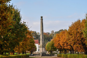 Obelisk im Circus, Herbst in Putbus auf Rügen