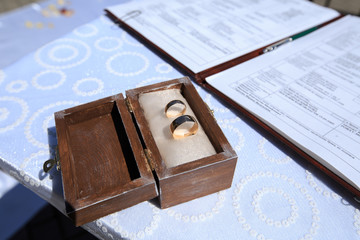 Wedding rings in a wooden box on the table.