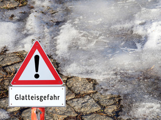 Achtung Glatteisgefahr Schild