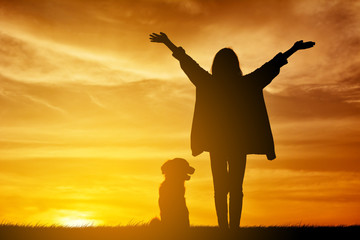 Fototapeta premium Silhouette cute girl and dog playing at sky sunset in holiday