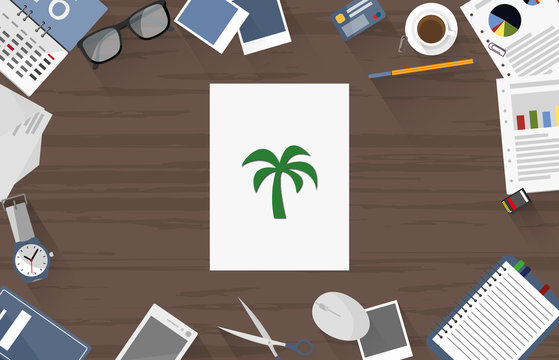 Palmbaum - Dokument auf Schreibtisch