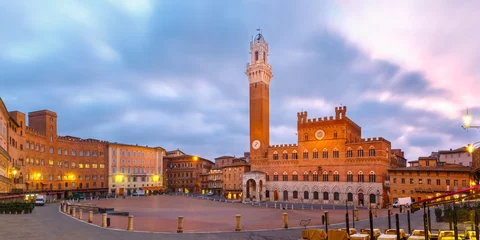 Fototapeten Mangia Tower or Torre del Mangia towering above of the Palazzo Pubblico on Piazza del Campo in medieval city of Siena at beautiful sunrise, Tuscany, Italy © Kavalenkava